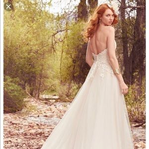 Maggie Sotterro NEW (unaltered) Size 6